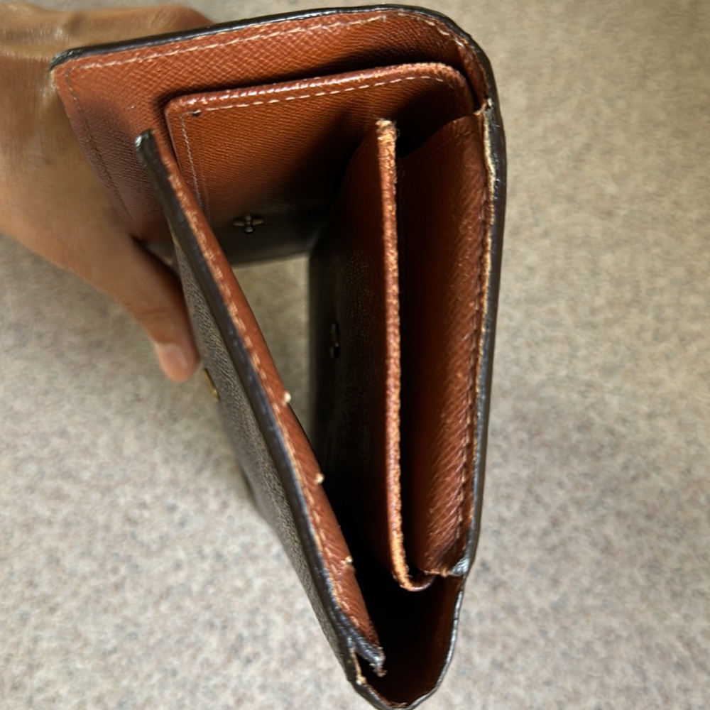 Louis Vuitton Wallet ( authentic ) - Picture 7 of 10
